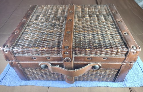 Wicker basket snap closure - basket, w/snap